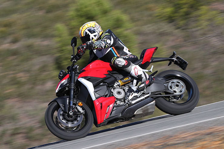 Ducati Streetfighter V2 2022 Review Details Price Spec_067