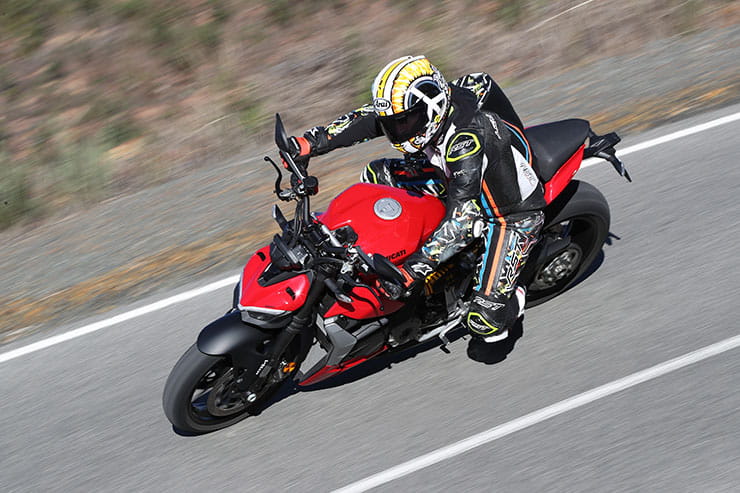 Ducati Streetfighter V2 2022 Review Details Price Spec_084