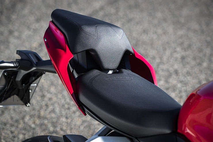 Ducati Streetfighter V2 2022 Review Details Price Spec_118