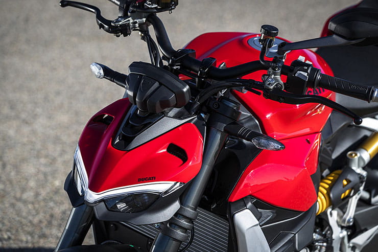 Ducati Streetfighter V2 2022 Review Details Price Spec_119
