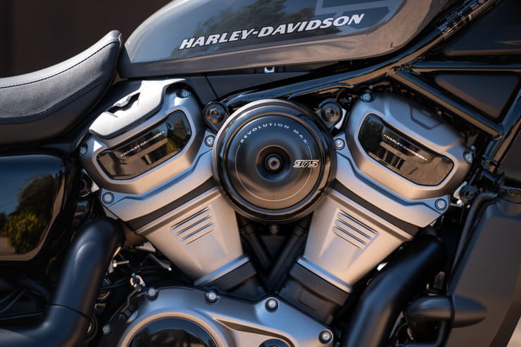 Harley-Davidson Nightster 975 Review Price Spec_13
