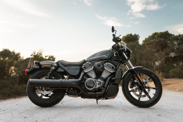 Harley-Davidson Nightster 975 Review Price Spec_16