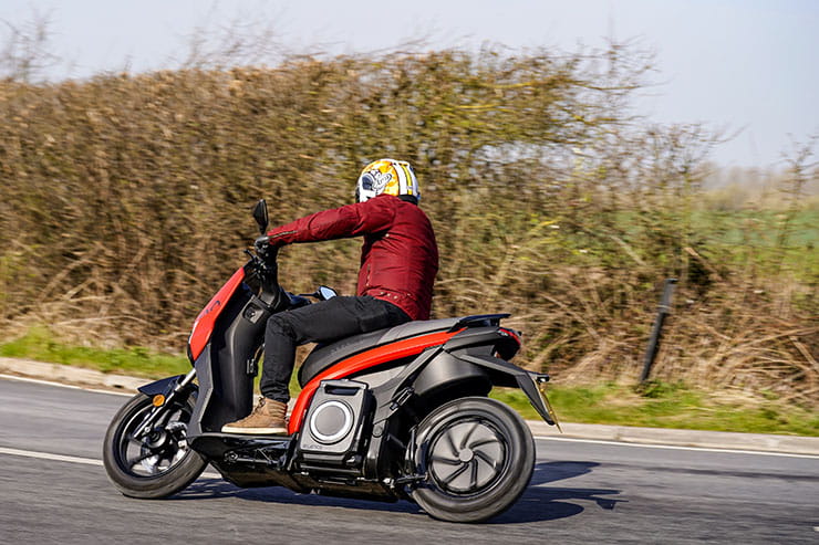2022 Seat MO Electric Scooter Review Price Spec_05