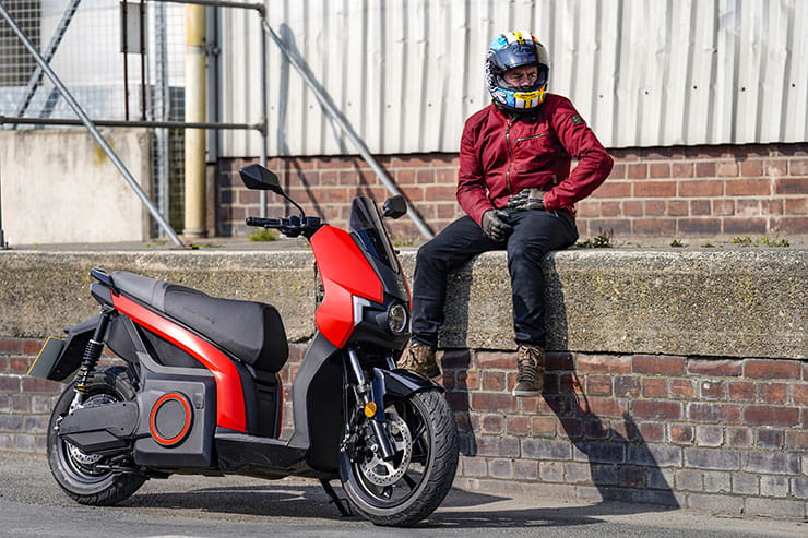 2022 Seat MO Electric Scooter Review Price Spec_32