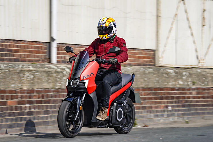 2022 Seat MO Electric Scooter Review Price Spec_33