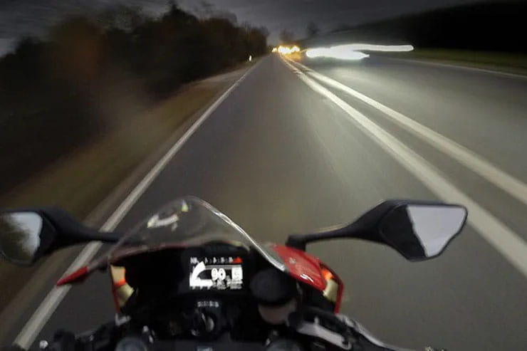 Top tips for riding your motorcycle in winter safely_05