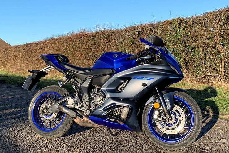 2022 Yamaha YZF-R7 Road Test Second Opinion_25