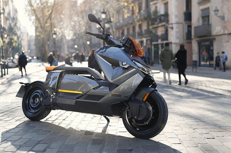2022 BMW CE 04 Electric Scooter Review Price Spec Details_17