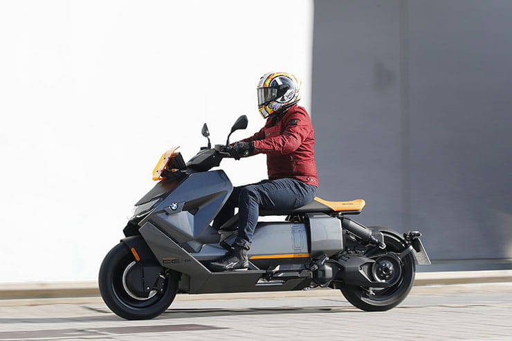 2022 BMW CE 04 Electric Scooter Review Price Spec Details_30