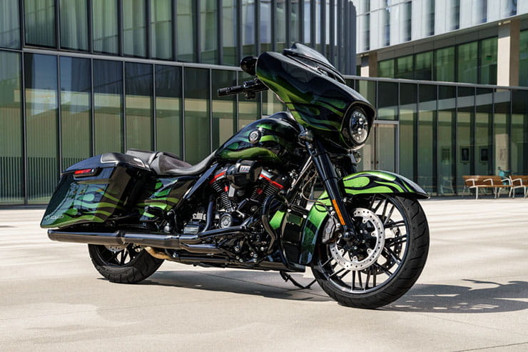 2022 Harley-Davidson CVO RoadGlide_01