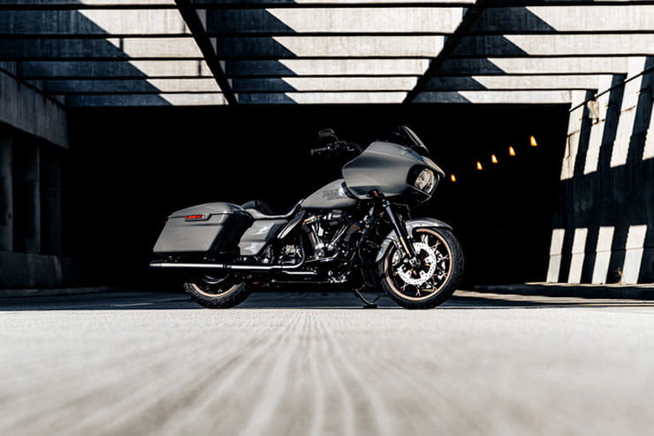 2022 Harley-Davidson RoadGlide ST_02
