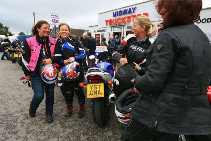Female motorcyclist world record attempt_05