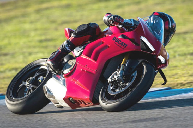 Electronics updates for 2023 Ducati Panigale V4_01