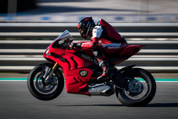 Electronics updates for 2023 Ducati Panigale V4_02