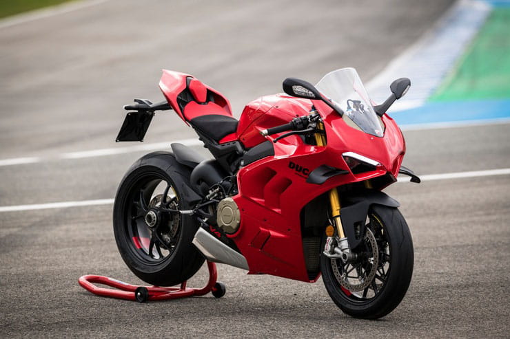 Electronics updates for 2023 Ducati Panigale V4_03