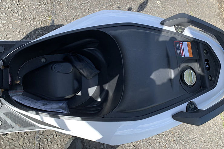 Sinnis Connect 125 Scooter 2022 Review Price Spec_19