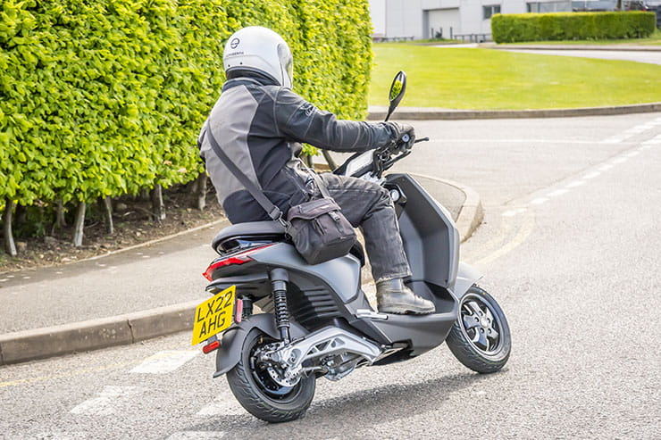 2022 Piaggio 1 Active Electric Scooter review price range_02