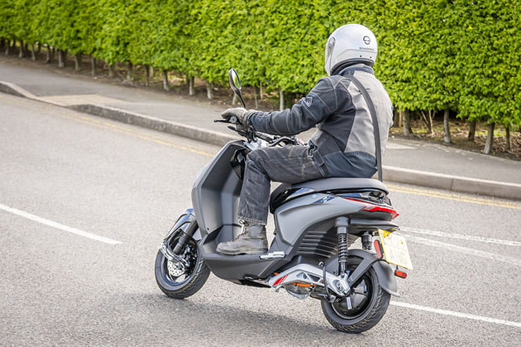 2022 Piaggio 1 Active Electric Scooter review price range_03