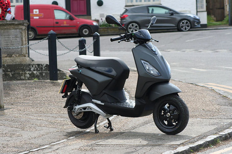 2022 Piaggio 1 Active Electric Scooter review price range_05
