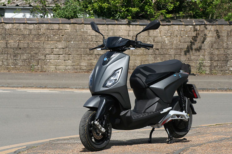 2022 Piaggio 1 Active Electric Scooter review price range_06