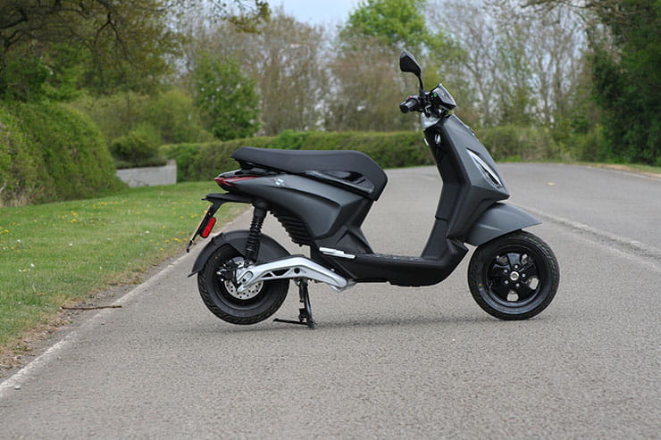 2022 Piaggio 1 Active Electric Scooter review price range_13