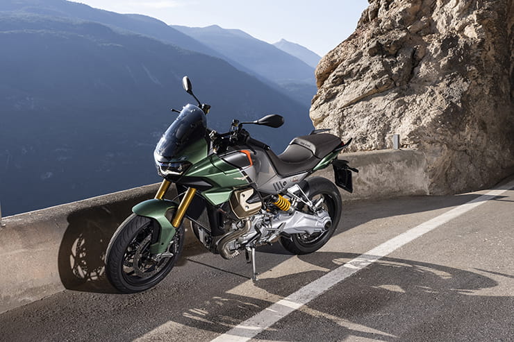 2022 Moto Guzzi V100 Mandello Review Price Spec_01