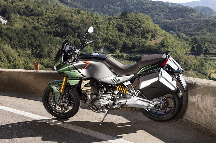 2022 Moto Guzzi V100 Mandello Review Price Spec_06