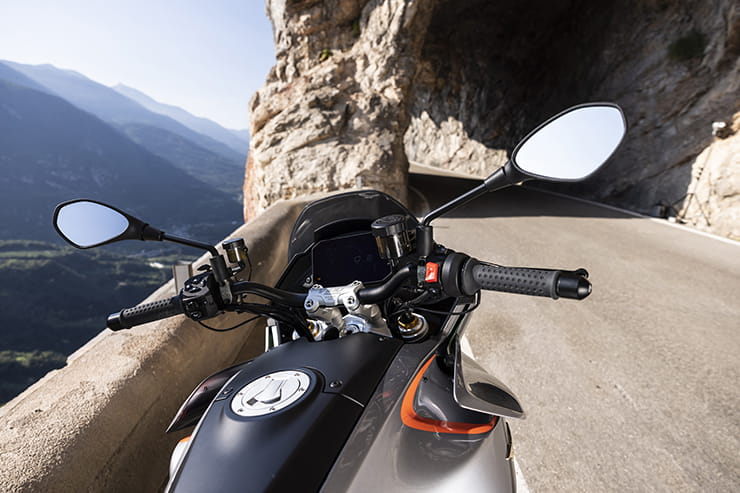 2022 Moto Guzzi V100 Mandello Review Price Spec_15
