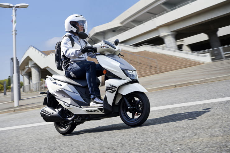 Suzuki launch Avenis Address Burgman 125 scooters_01