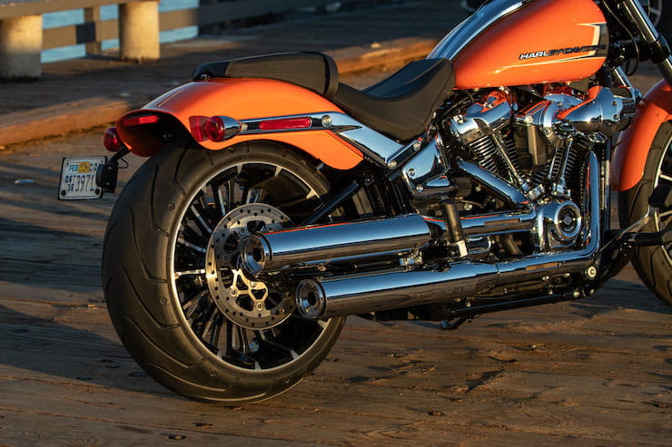 2023 Harley-Davidson Breakout 117 Review Details Price Spec_11