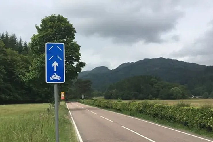 New Scottish road markings promote safer cornering_02