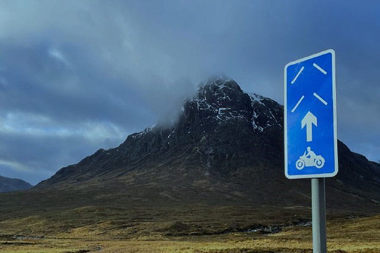 New Scottish road markings promote safer cornering_03
