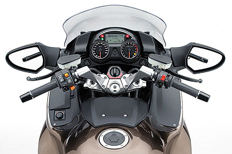 Kawasaki GTR1400 Review Price Spec Details_02