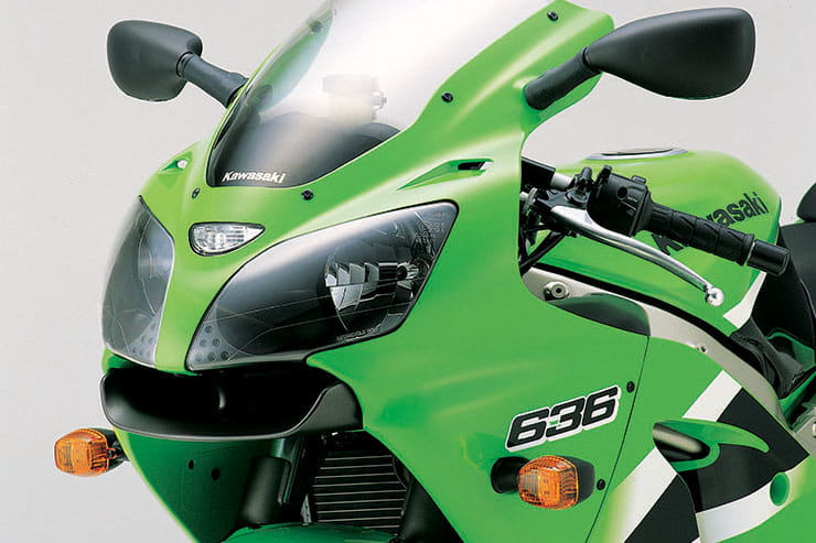 Synlig fusion Scorch Kawasaki ZX-6R (2002): [ Review & Buying Guide ]
