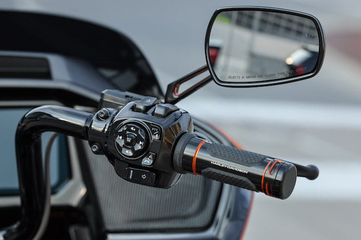 2023 Harley-Davidson CVO Roadglide 2023 Review Price Spec_18