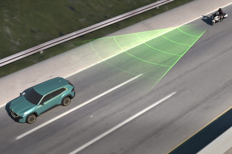 How BMWs new front collision warning system works_05