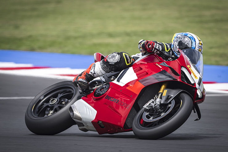 2023 Ducati Panigale V4R Review Price Spec_01