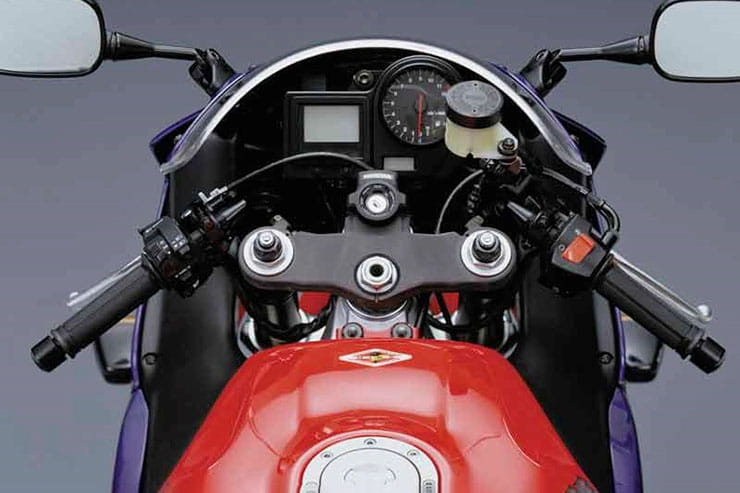 2000 Honda CBR900RR Review Used Price Spec_13