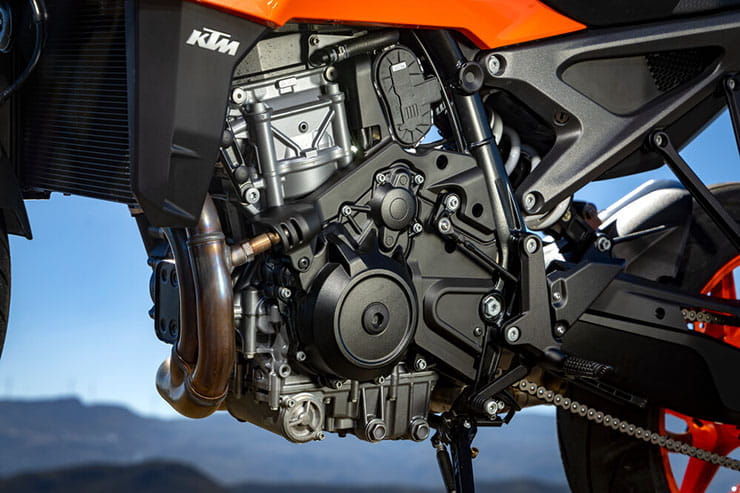 2024 KTM 990 Duke Review Details Price Spec_284