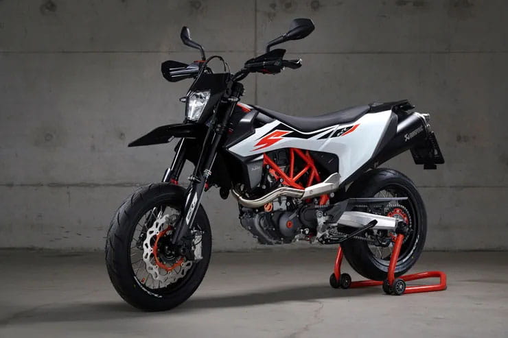 2024 Ducati Hypermotard 698 Mono Review Details Price Spec_101