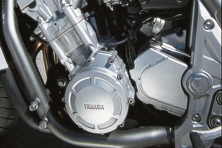 2001 Yamaha FZS1000 Fazer Review Details Used Price Spec_09