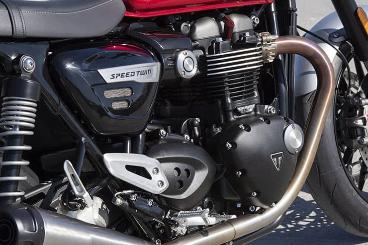 2019 Triumph Speed Twin 1200 Review Details Used Price Spec_26