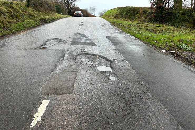 Pothole Partnership to tackle Britains blighted byways_01