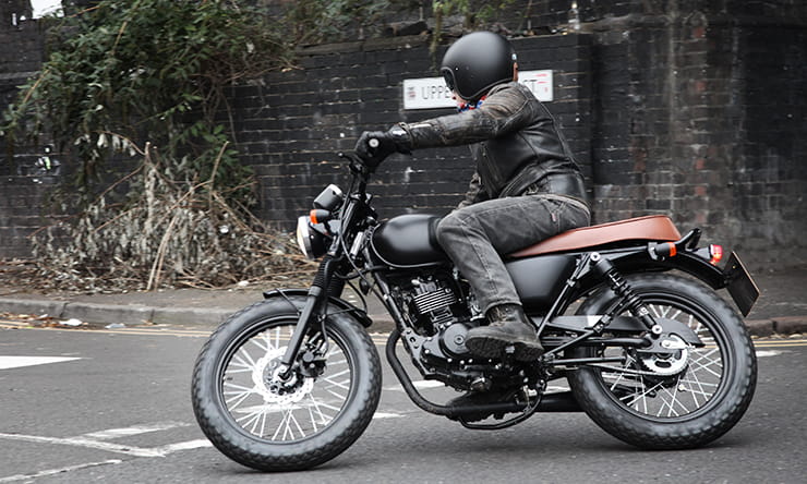 We road test the stylish 125cc single called Mutt Mongrel 