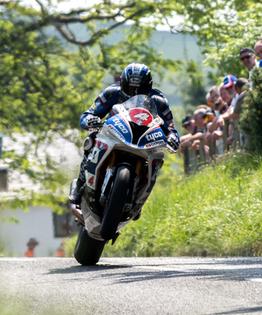 Ian Hutchinson 2016 Isle of Man TT Superbike Race