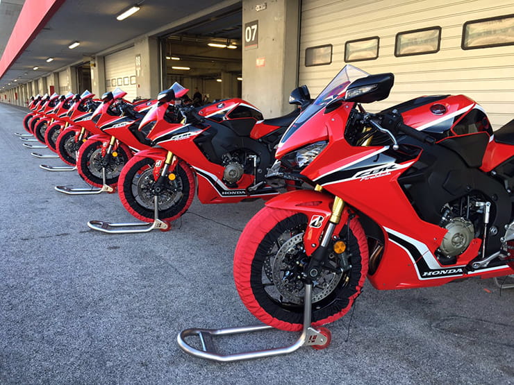 The lineup of Fireblades in the Portimao pitlane
