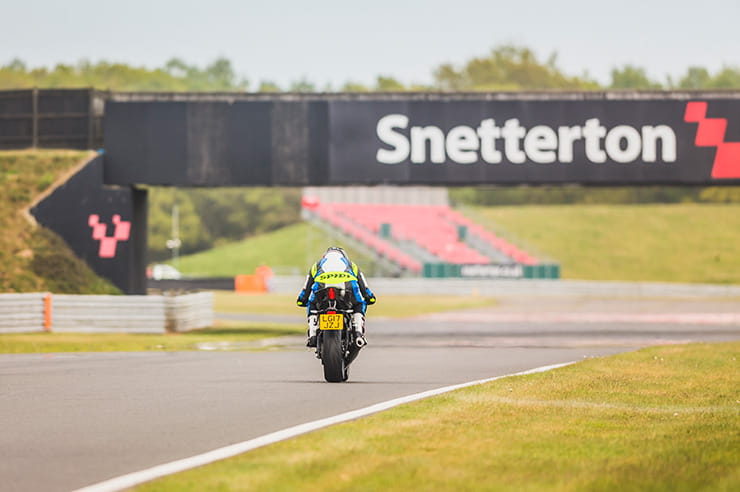 Yamaha YZF-R6 on track in the UK