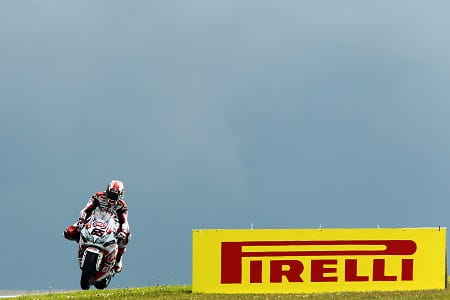 Rea leads the championship ahead of the Donington races