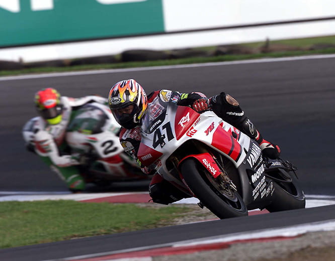 Nori Haga on the R7 lost our to American Colin Edwards in 2000