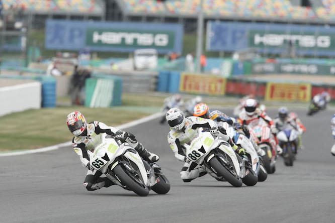 Rea leading the World Supersport race at Magny Cours in 2008